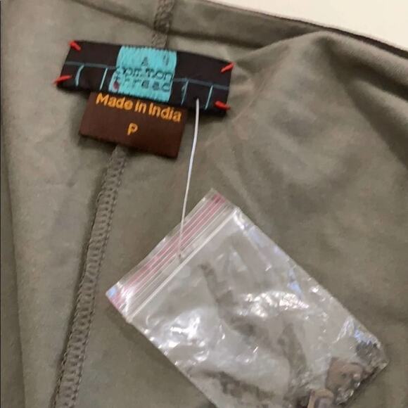 A COMMON THREAD OPEN CARDIGAN SEQUINS‎ DETA… - Picture 8 of 10